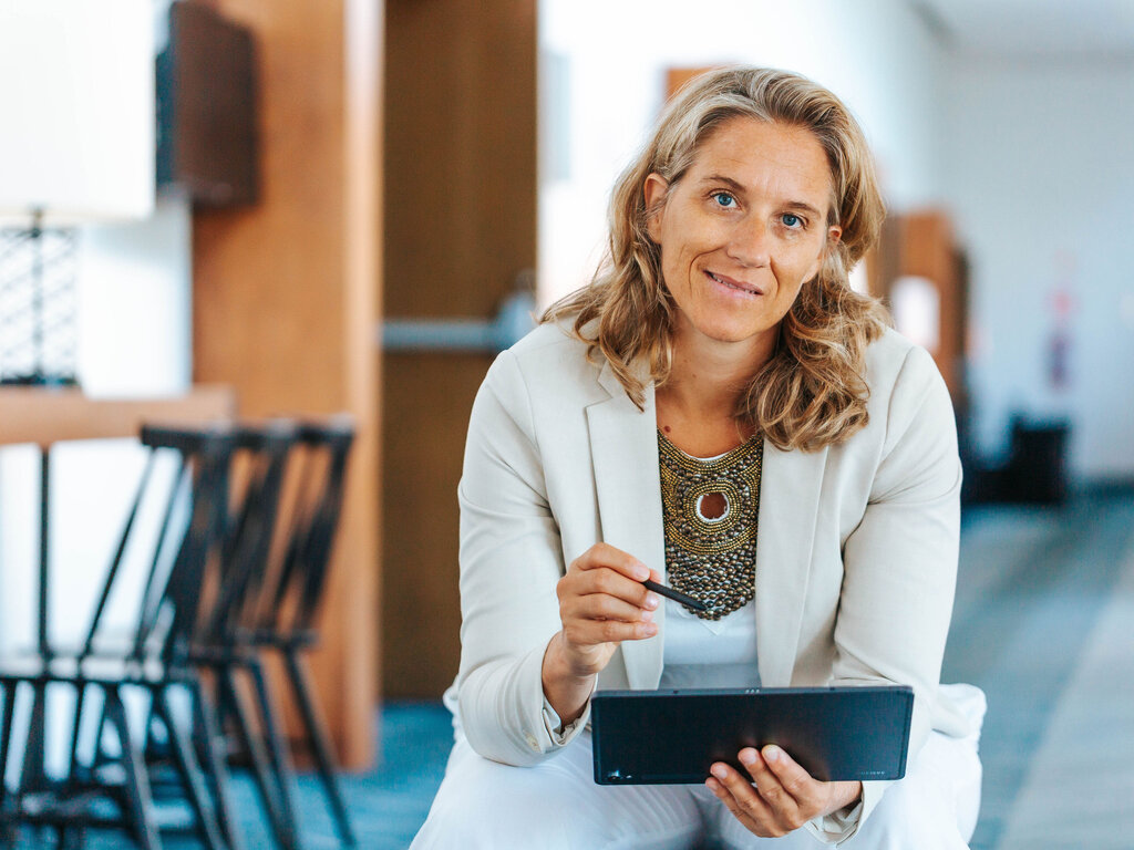 E-Mail-Marketing von Corina Hoch — vom ersten Kontakt zum Wiederholungskauf, New Work Business Award 2026 Gold · Marketing Managerin des Jahres Corina Hoch — E-Mail-Marketing Hero: vom ersten Kontakt zum Wiederholungskauf durch direkten Inbox-Kanal ohne Algorithmus, CRM-Anbindung und 700+ generierte Leads