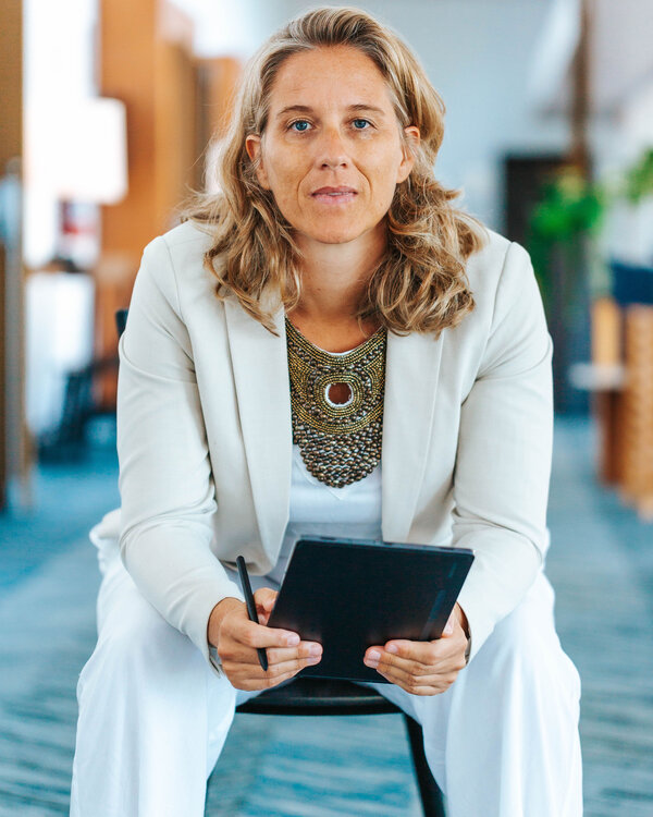 Leadgenerierung Painpoints von Corina Hoch — wenn Zielgruppe, Lead-Magnet und Kanalstrategie fehlen Corina Hoch — Leadgenerierung Schmerzpunkte: fehlendes Zielgruppen-Clustering, Abhängigkeit von Empfehlungen, unqualifizierte Leads und fehlender Lead-Magnet für Solopreneure