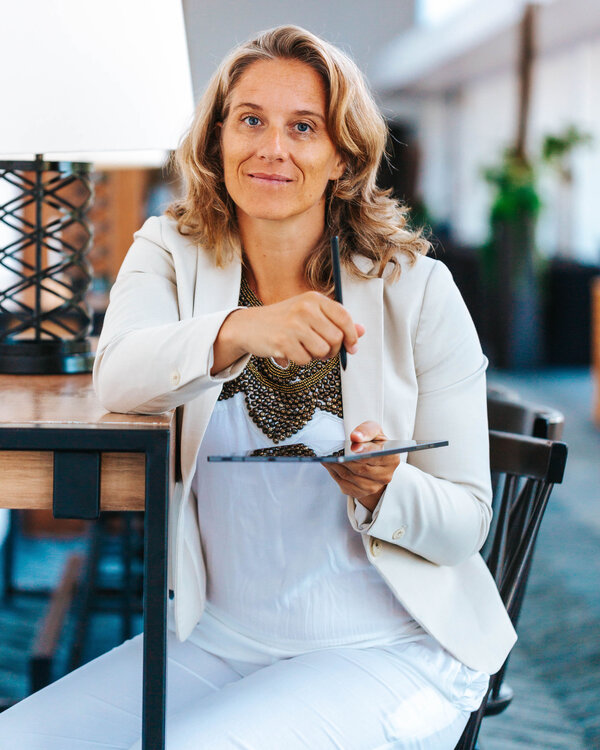 Corina Hoch — Marketing Beratung löst typische Painpoints von Solopreneuren: fehlende Leadgenerierung, unklarer USP, falsche Zielgruppen und fehlender Sparringspartner