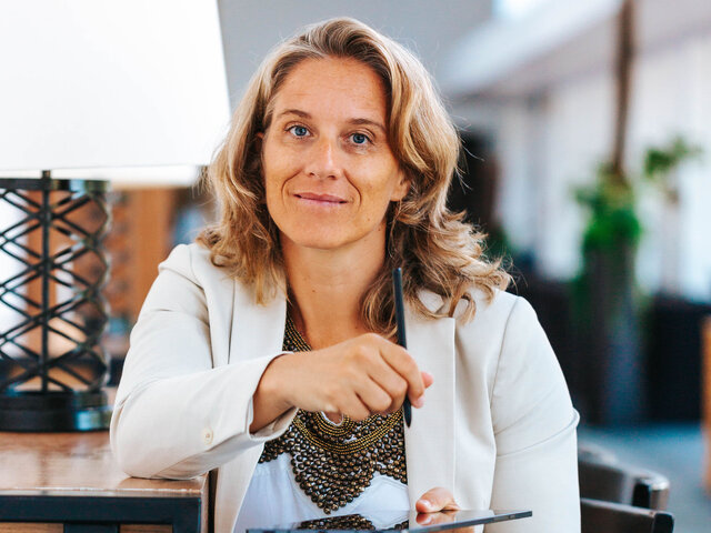 Burnout-Prävention & Coaching von Corina Hoch — frühe Signale lesen und präventiv handeln bevor der Akku leer ist Corina Hoch — Burnout-Prävention und Coaching Hero: frühe Warnsignale erkennen und ganzheitlichen Alltag aufbauen der schützt bevor es kippt, AKN Ganzheitliche Mentale Gesundheitsexpertin